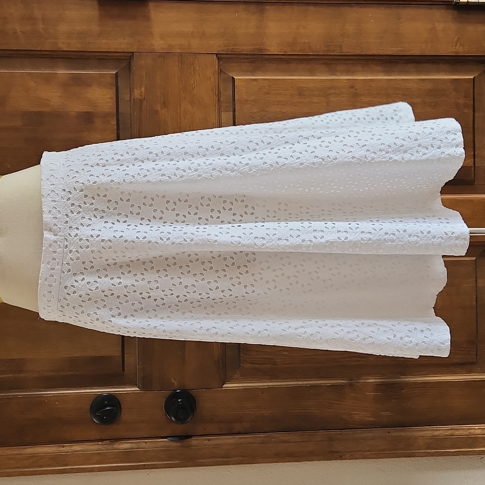 Ann Taylor White Flare Skirt | size 8